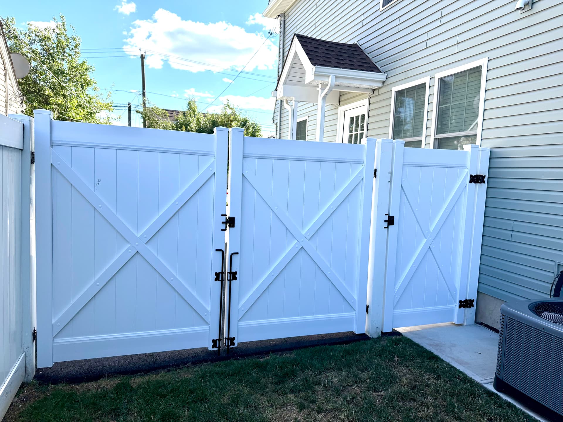 What Is the Best Fence for Homes With Dogs in Bergen County, NJ? image