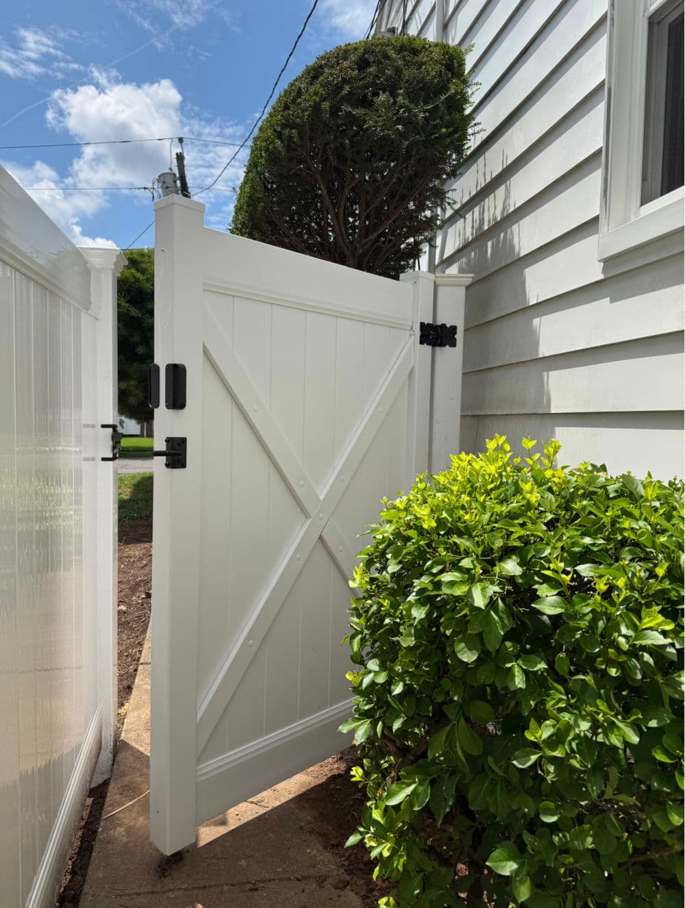 Gallery photos for Vinyl Fence Installation in Union NJ: Image #1