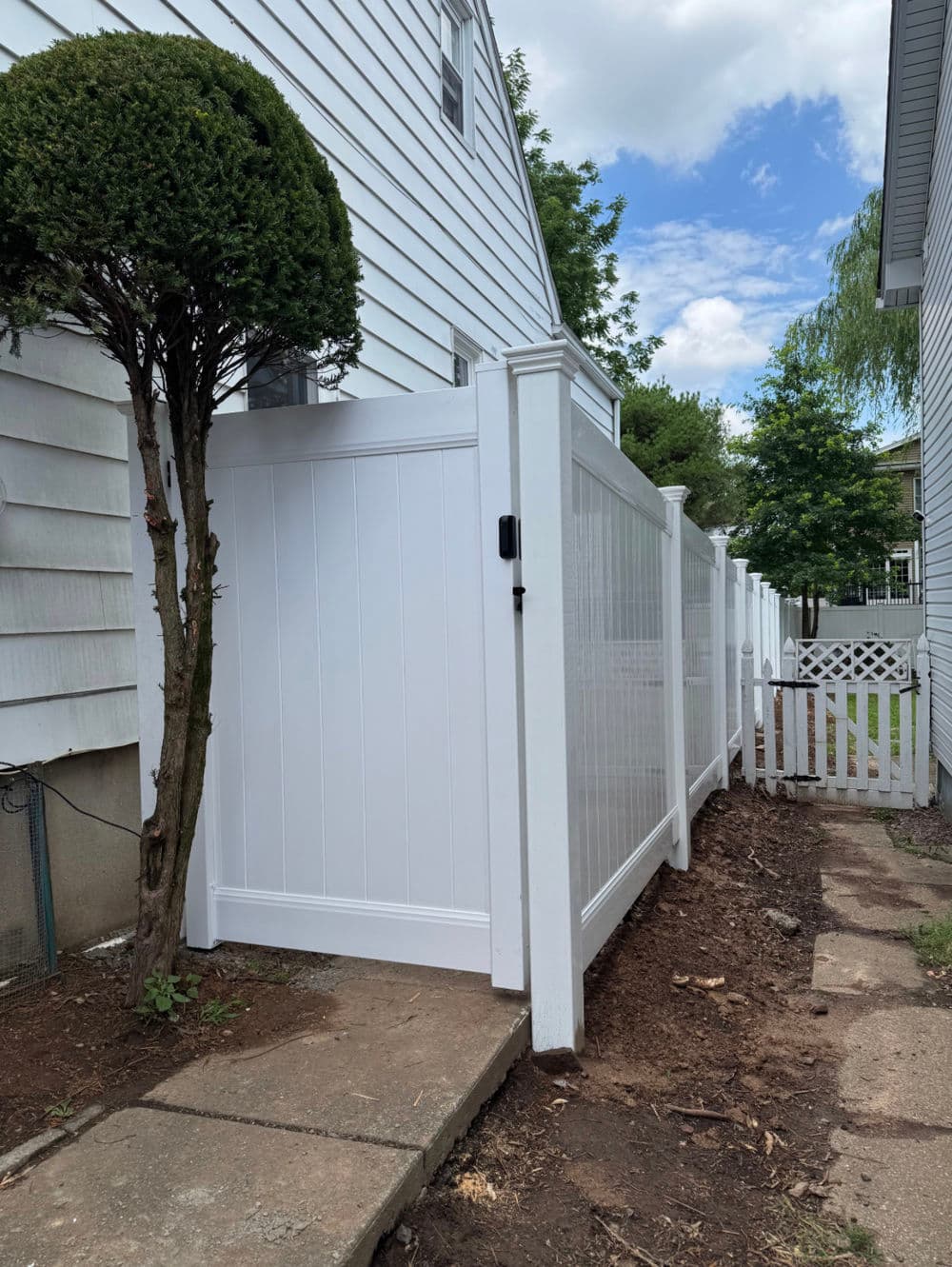Gallery photos for Vinyl Fence Installation in Union NJ: Image #2