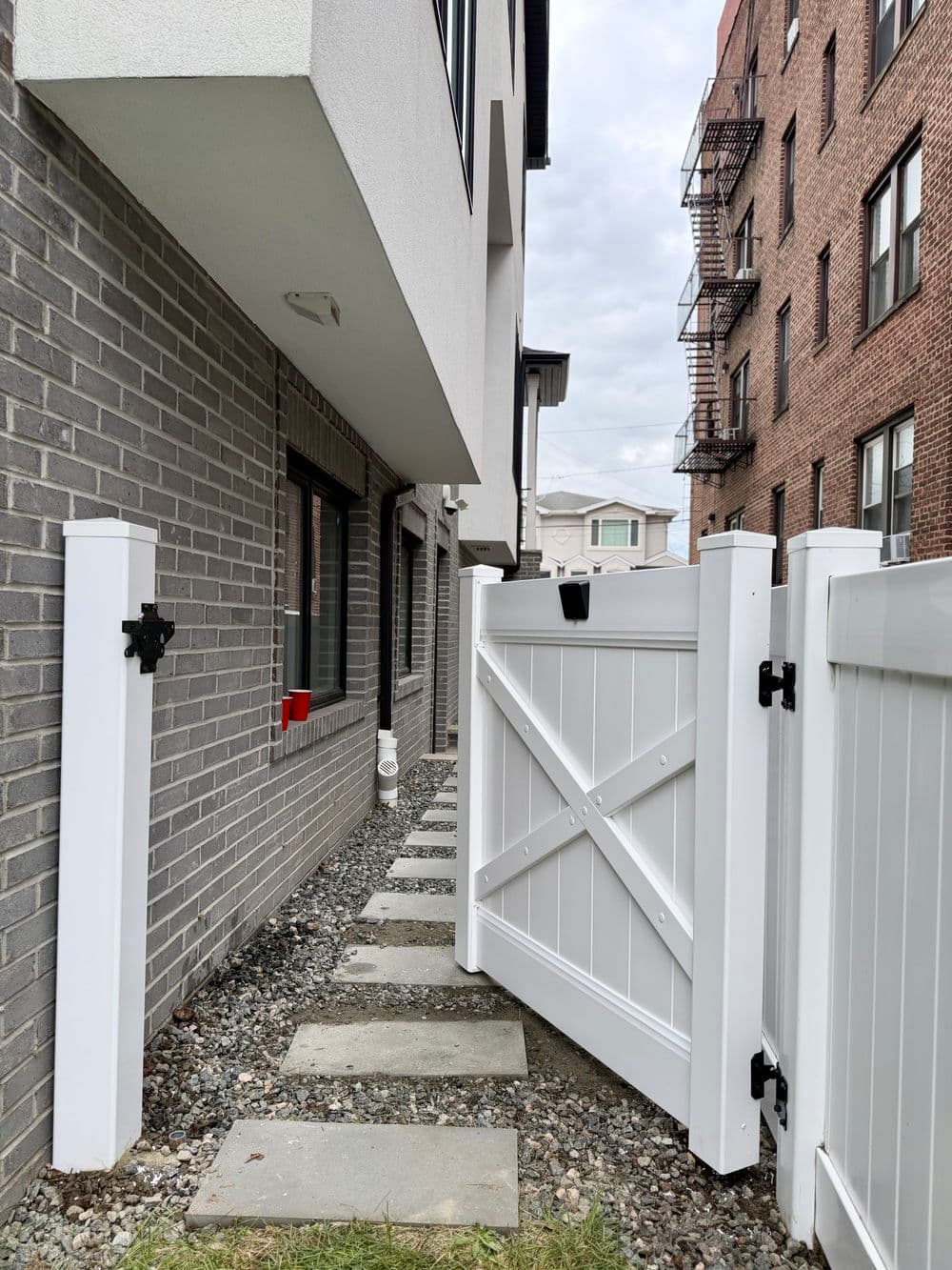 Vinyl Gate Installation in Palisades Park NJ image