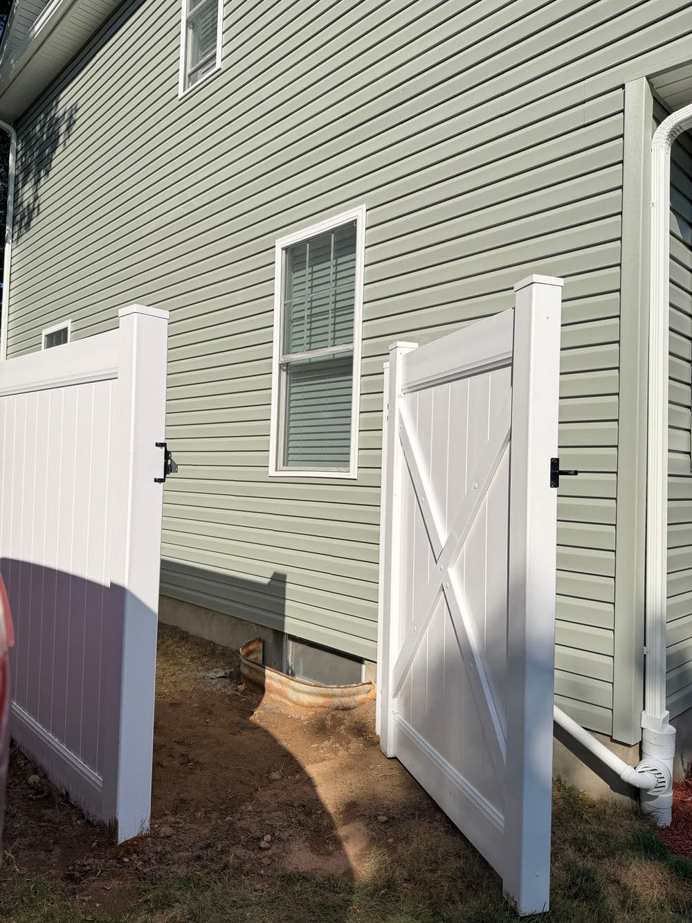Gallery photos for Full Privacy Vinyl Fence Install in Lodi NJ: Image #4